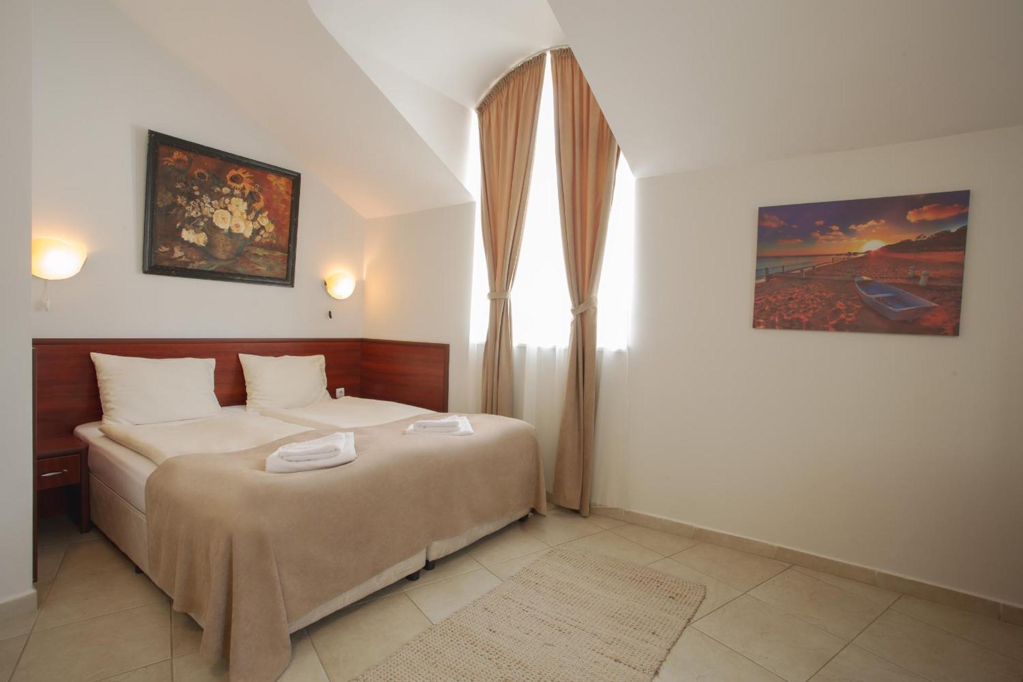 Hotel Central Balchik Exterior photo